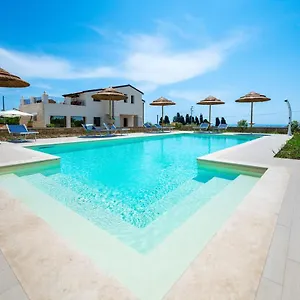 Carmiano Luxury Bedrooms In In The Province Of Syracuse With And Swimming Pool And Wonderful Seaview Couette-café